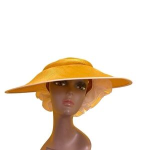 Rare 1940’s Essence by Mai Platter/Tilt cartwheel Hat/Ruffled Bow Band.